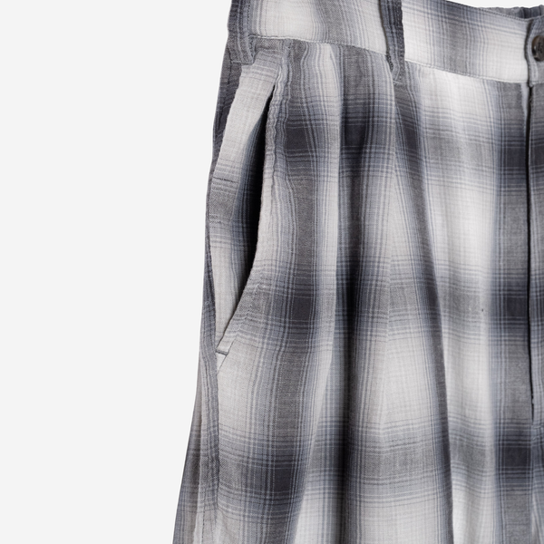 TWO-PLEAT SHORTS - GREY/BONE