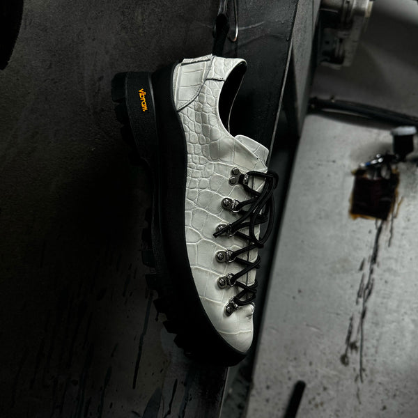 UTB TRAINER - OFF WHITE