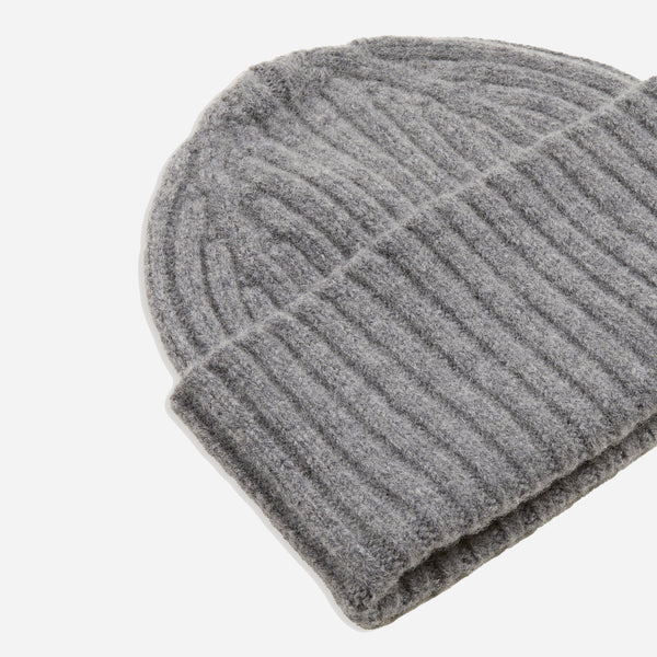 LAMBSWOOL RIBBED BEANIE - GREY