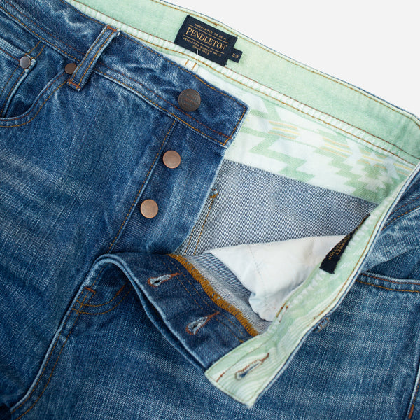 SELVEDGE NEEDLEWORK STRAIGHT DENIM JEANS  - WASHED BLUE