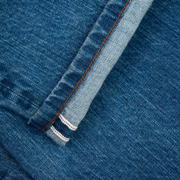 SELVEDGE NEEDLEWORK STRAIGHT DENIM JEANS  - WASHED BLUE