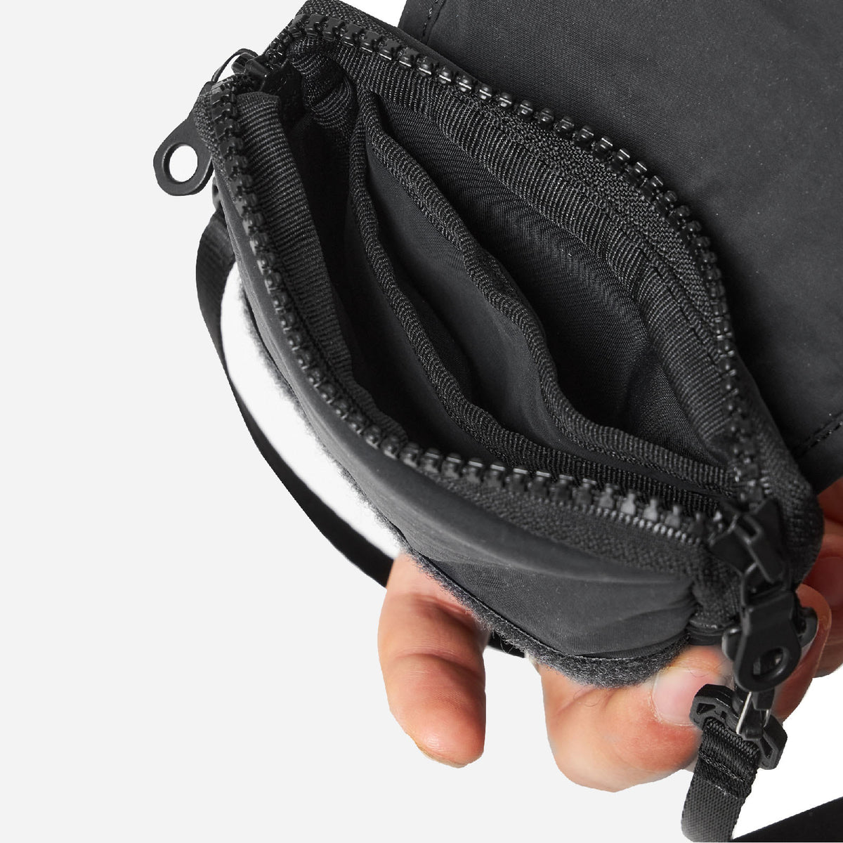 Mazi Untitled Clam Bag - Black - The Great Divide