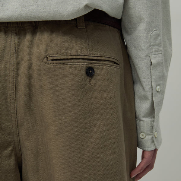 BOX PLEATS PANTS - HUMUS SAND