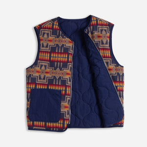 Pendleton - REVERSIBLE QUILTED VEST - HARDING NAVY -  - Alternative View 1