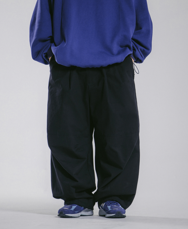 LAZY TWILL BALLOON PANTS - BLACK